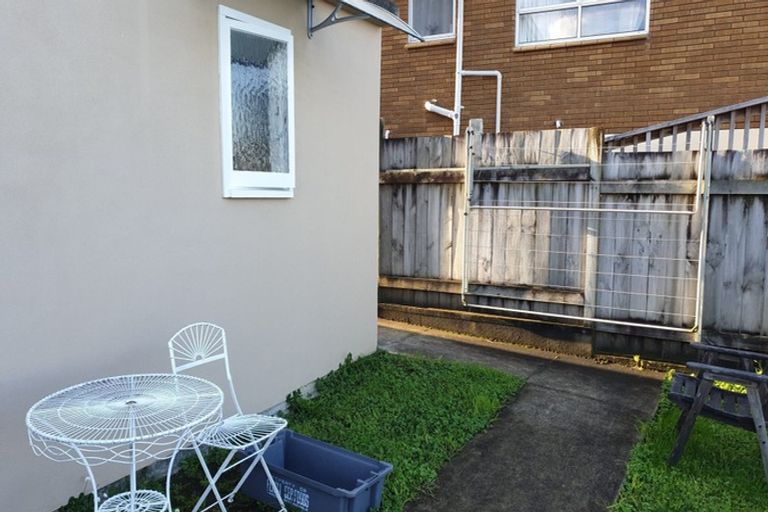 Photo of property in 21 High Road, Glenfield, Auckland, 0629