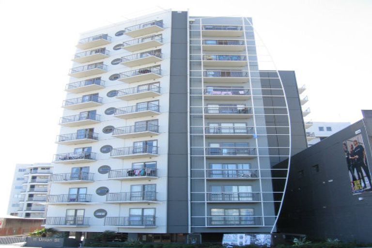 Photo of property in Harbour Green Apartments, 809/11 Union Street, Auckland Central, Auckland, 1010