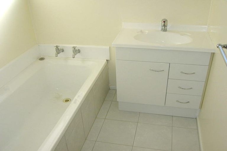 Photo of property in 4 Sabot Place, Massey, Auckland, 0614