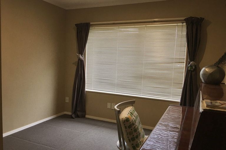 Photo of property in 18 Mercury Lane, Windsor Park, Auckland, 0632