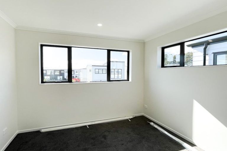 Photo of property in 15 Arahopu Place, Papakura, 2110