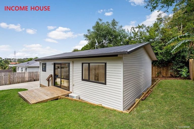 Photo of property in 28 Cedar Heights Avenue, Massey, Auckland, 0614