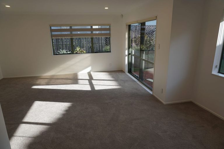 Photo of property in 1/70 Uxbridge Road, Mellons Bay, Auckland, 2014