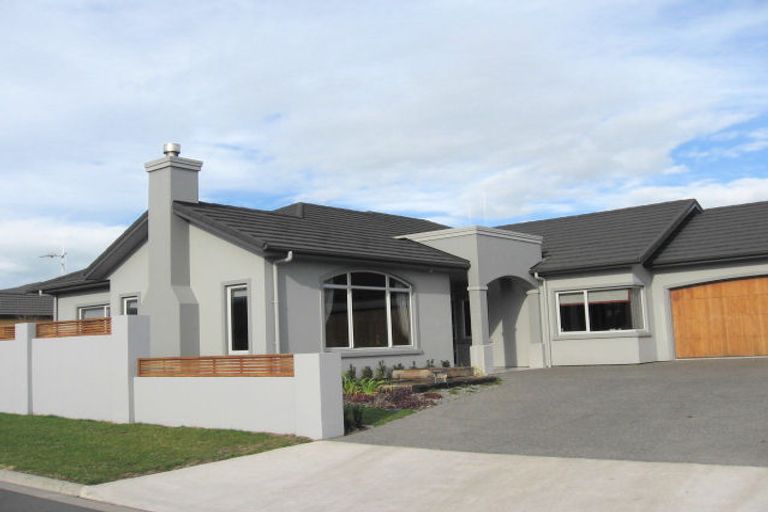 Photo of property in 2 Carisbrook Place, Rototuna North, Hamilton, 3210