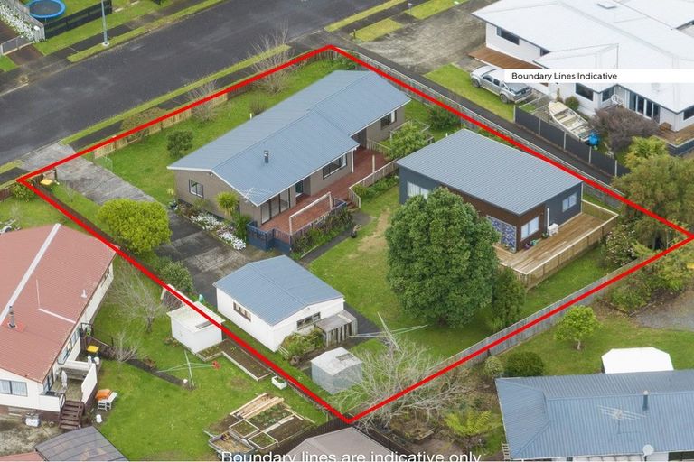 Photo of property in 20 Harbour Crest Drive, Waiuku, 2123