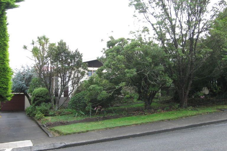 Photo of property in 98 Stewart Drive, Newlands, Wellington, 6037