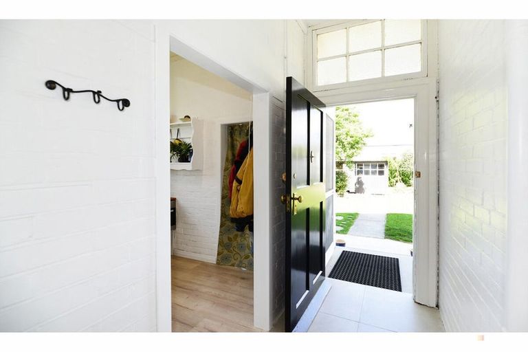 Photo of property in 17 Rhodes Street, Waimate, 7924