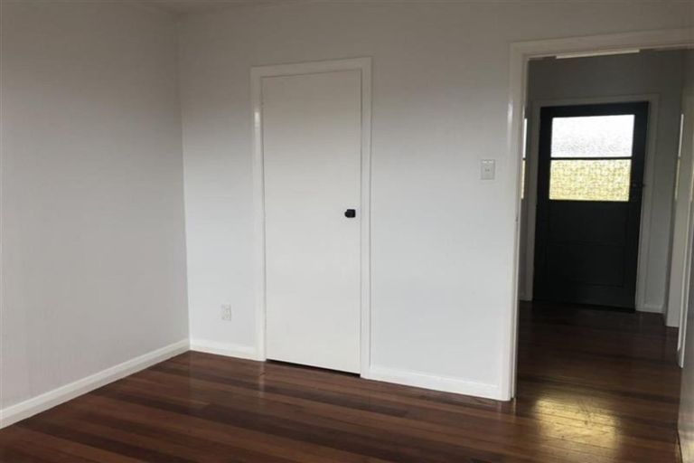 Photo of property in 9 Karaka Street, Merrilands, New Plymouth, 4312