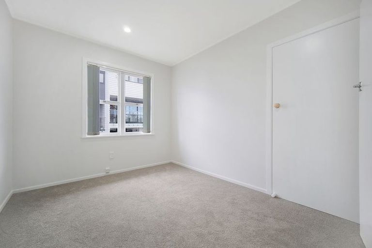 Photo of property in 16 Sylvan Crescent, Te Atatu South, Auckland, 0610