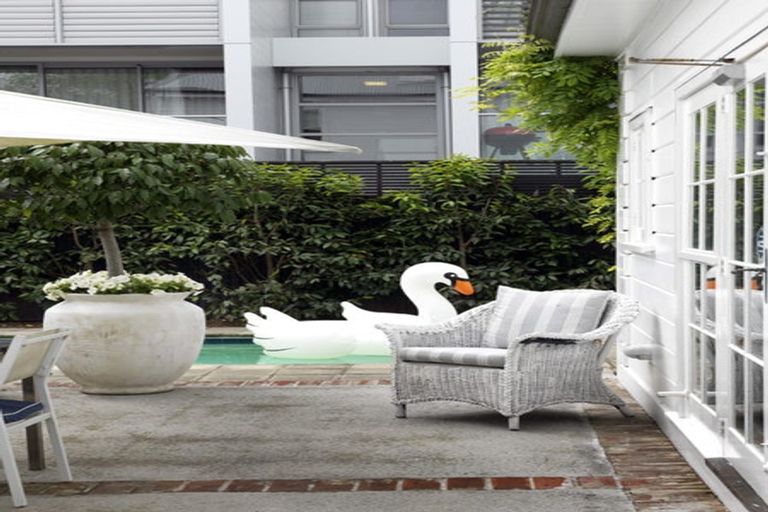 Photo of property in 26 Cranmer Square, Christchurch Central, Christchurch, 8013