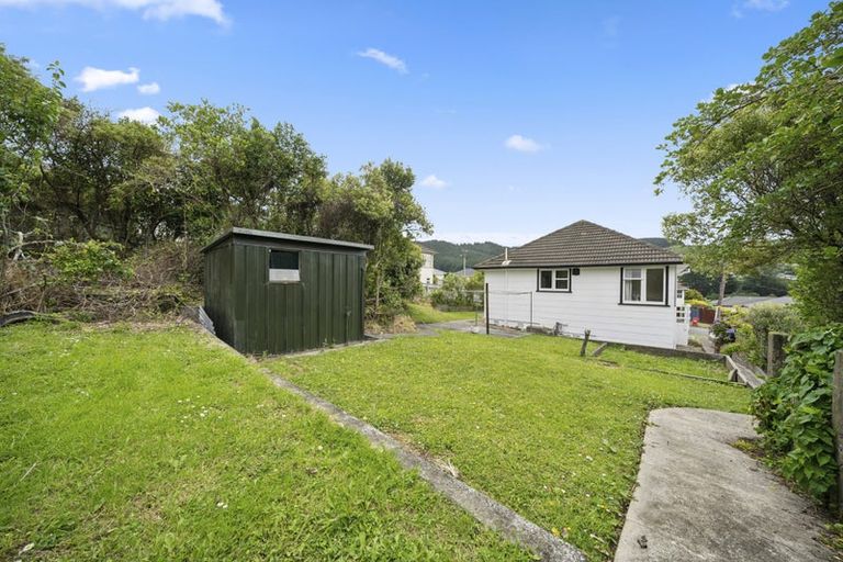Photo of property in 83 Taylor Terrace, Tawa, Wellington, 5028