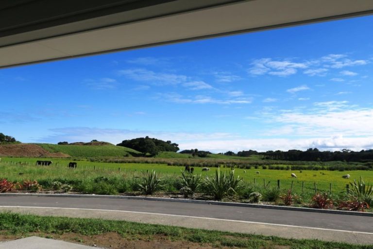 Photo of property in 11 Tapuhikura Street, Waikanae, 5036
