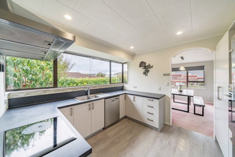 Photo of property in 32 Clearwater Terrace, Brown Owl, Upper Hutt, 5018
