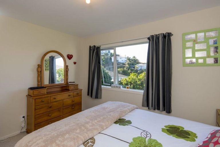 Photo of property in 64a Salford Street, Newlands, Wellington, 6037