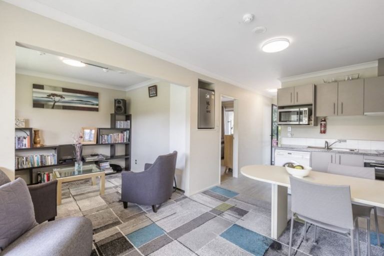 Photo of property in 2d/25 Weranui Road, Waiwera, Orewa, 0994