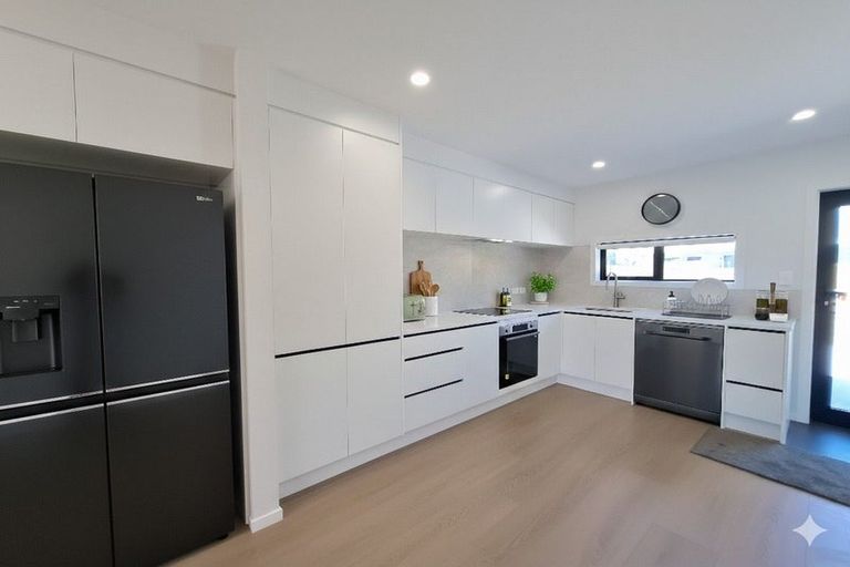 Photo of property in 72a Ocean View Road, Northcote, Auckland, 0627