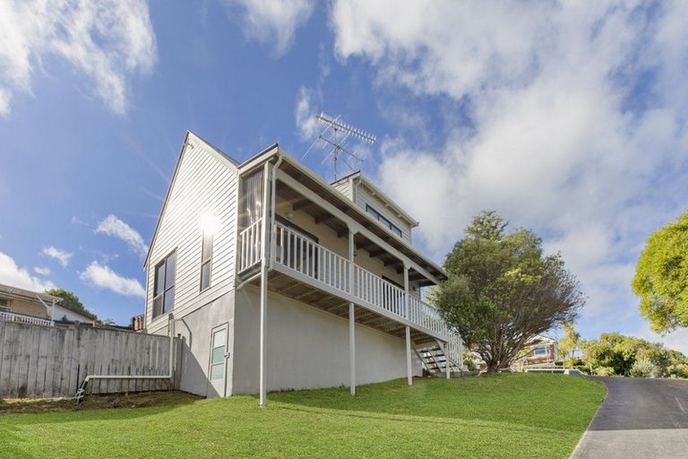 Photo of property in 18 Delshaw Avenue, Stanmore Bay, Whangaparaoa, 0932
