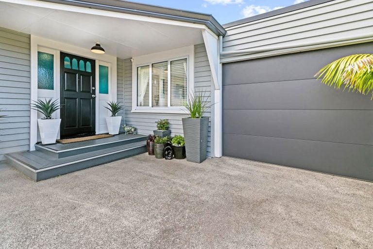 Photo of property in 84 Shaw Road, Oratia, Auckland, 0604