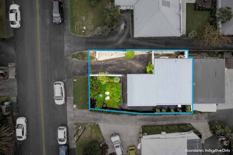 Photo of property in 68a Colwill Road, Massey, Auckland, 0614