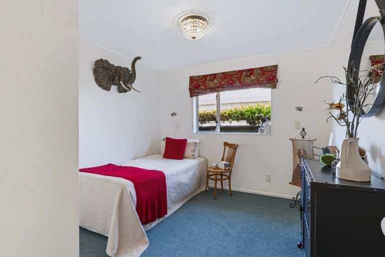 Photo of property in 6 Edna Wills Place, Hawera, 4610