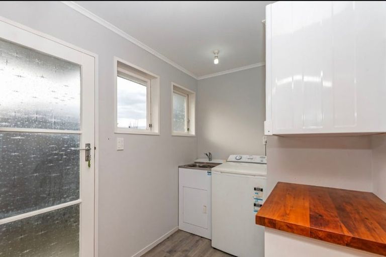 Photo of property in 22 Motuoapa Place, Kelvin Grove, Palmerston North, 4414