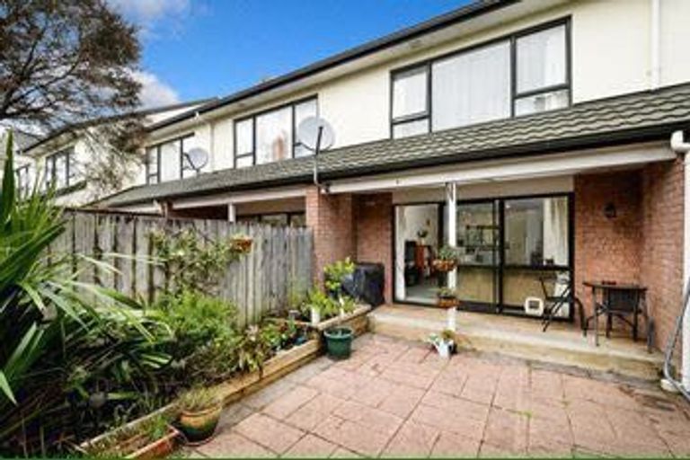 Photo of property in 1/31 Lucienne Drive, Ranui, Auckland, 0612