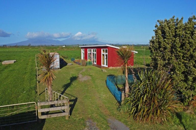 Photo of property in 62 Anglers Avenue, Warea, New Plymouth, 4381