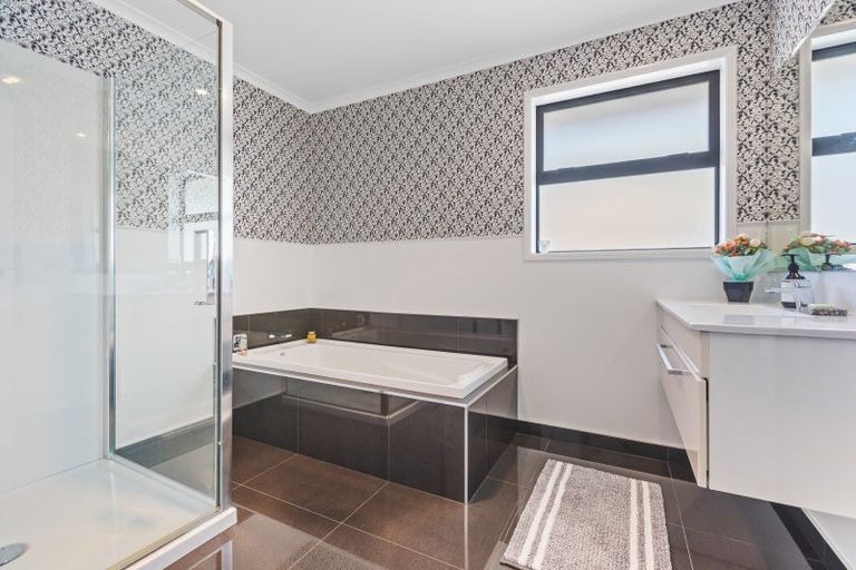 Photo of property in 10 Ta Paora Drive, Bell Block, New Plymouth, 4312