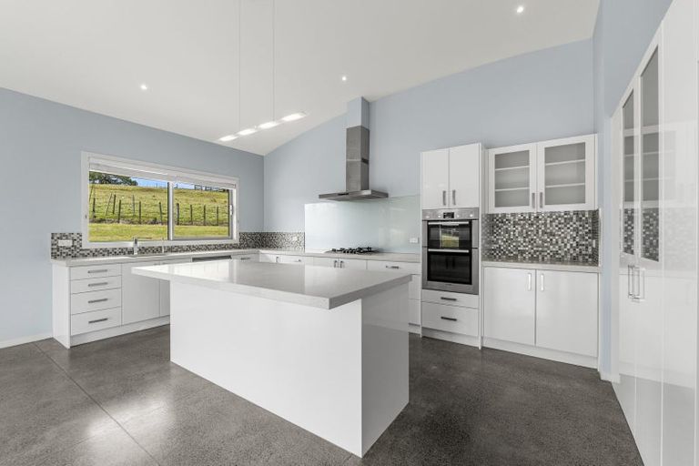 Photo of property in 14b Wairere Road, Waitakere, Henderson, 0782