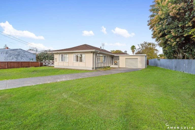 Photo of property in 1 Hill Crescent, Papakura, 2110