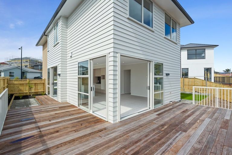 Photo of property in 24 Kuku Avenue, Red Beach, 0932