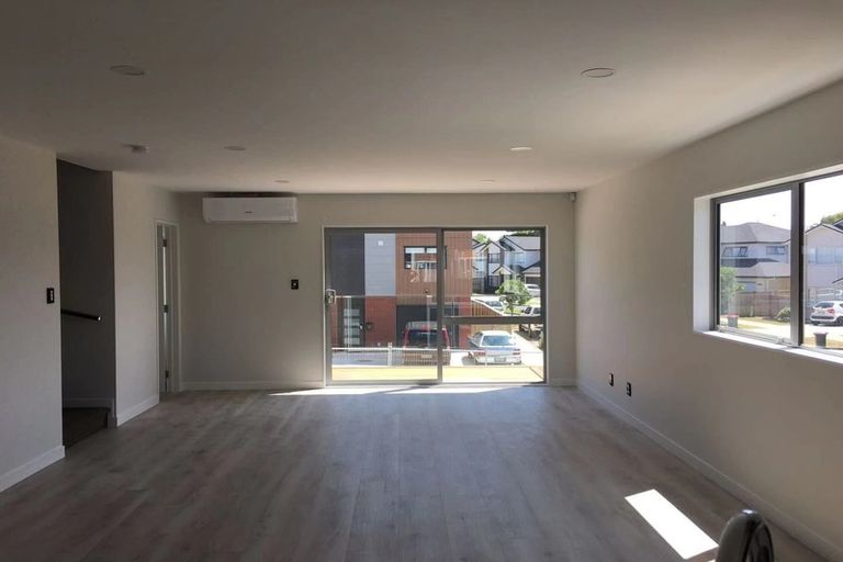 Photo of property in 4 Meritage Lane, Te Atatu South, Auckland, 0610