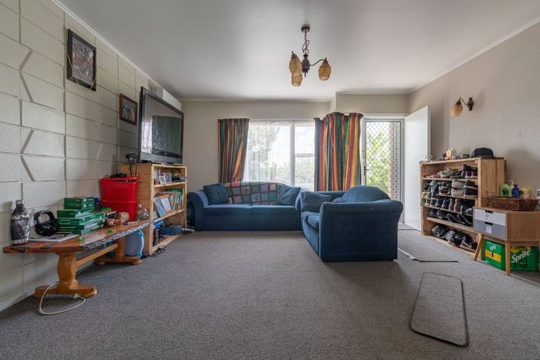 Photo of property in 2 Oak Street, Royal Oak, Auckland, 1023
