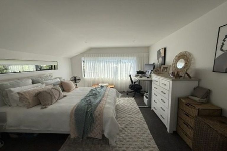 Photo of property in 905e East Coast Road, Northcross, Auckland, 0632