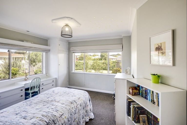 Photo of property in 28 Chester Street, Taradale, Napier, 4112