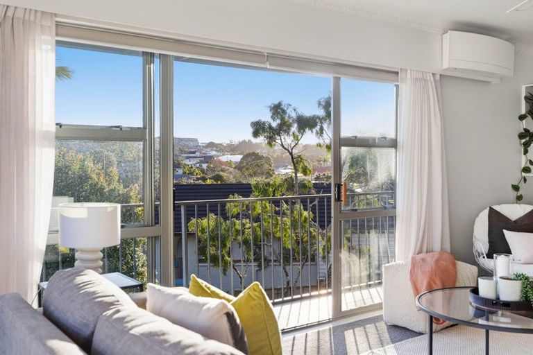Photo of property in 5 Liston Crescent, Cockle Bay, Auckland, 2014