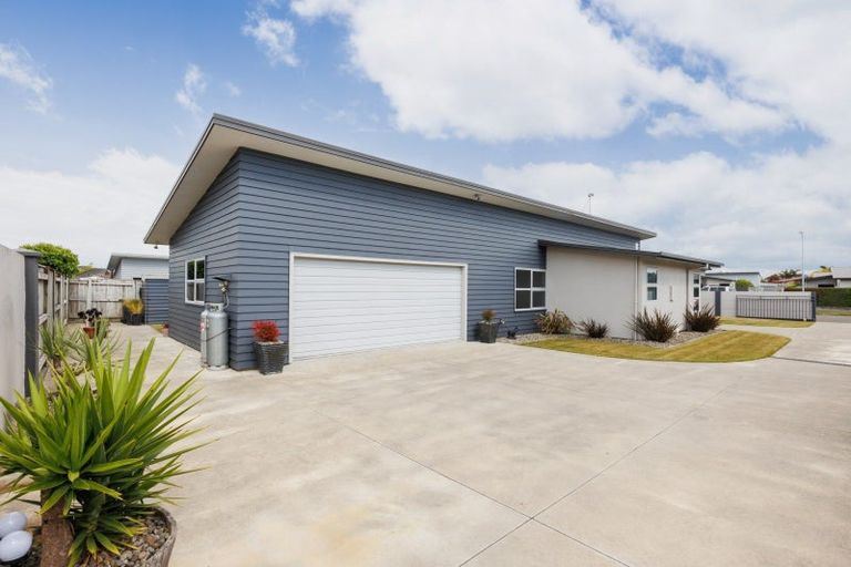 Photo of property in 46 Rosalie Terrace, Kelvin Grove, Palmerston North, 4414