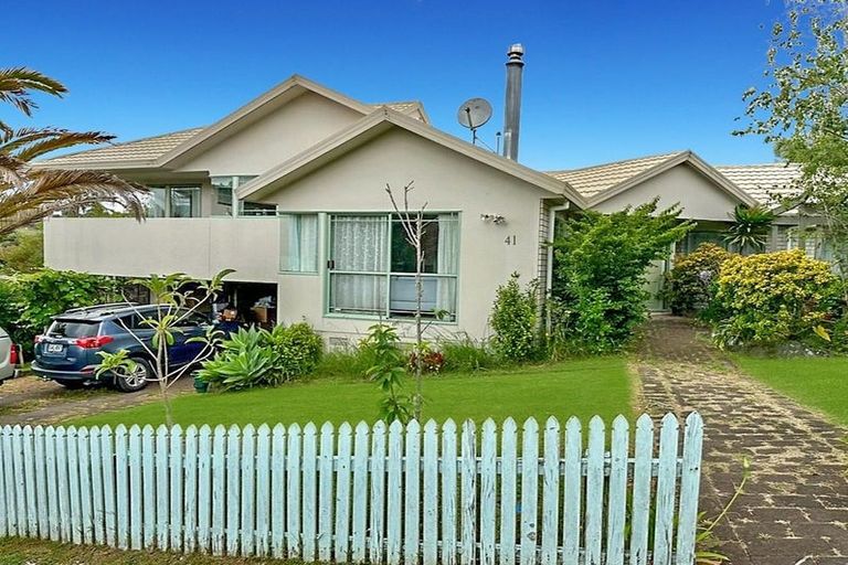 Photo of property in 41 Unsworth Drive, Unsworth Heights, Auckland, 0632