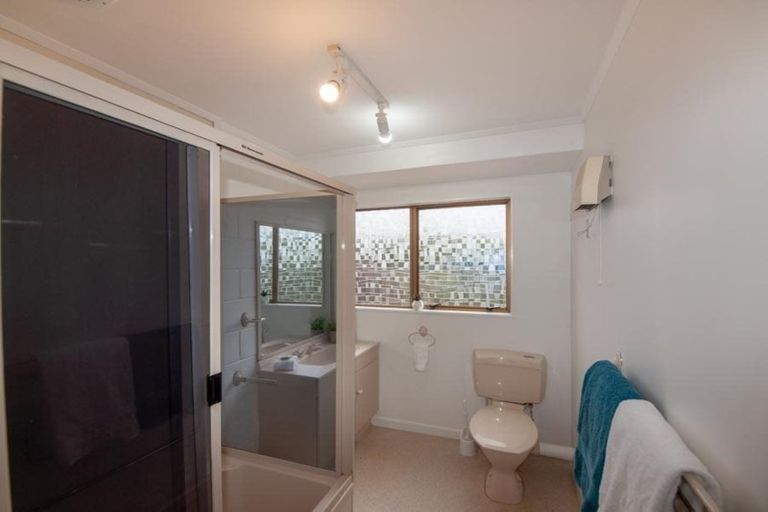 Photo of property in 95 Churton Drive, Churton Park, Wellington, 6037