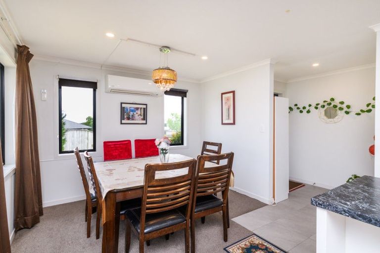 Photo of property in 12 Gibraltar Way, Fitzherbert, Palmerston North, 4410