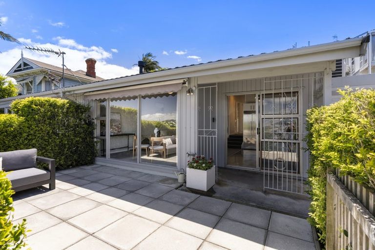 Photo of property in 10/66 Victoria Road, Devonport, Auckland, 0624