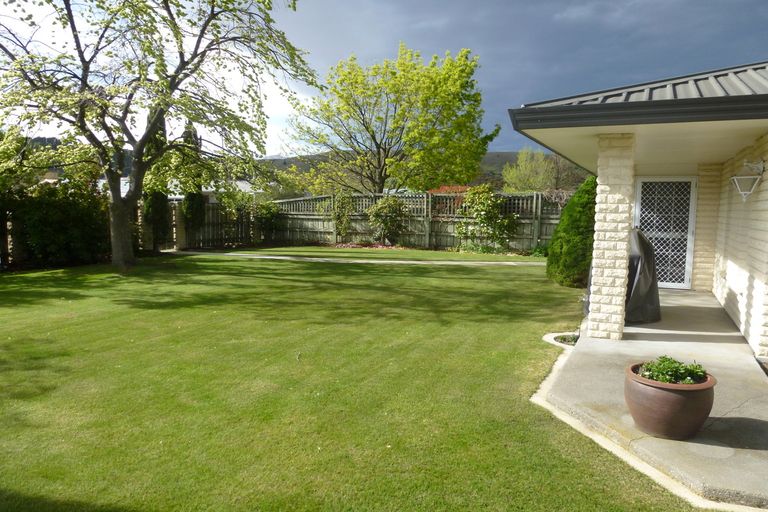 Photo of property in 2 Waldron Place, Clyde, 9330