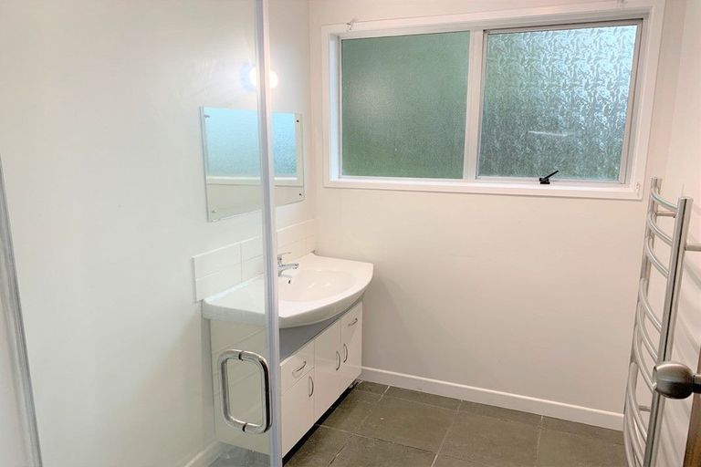 Photo of property in 14 Kilcar Place, Massey, Auckland, 0614