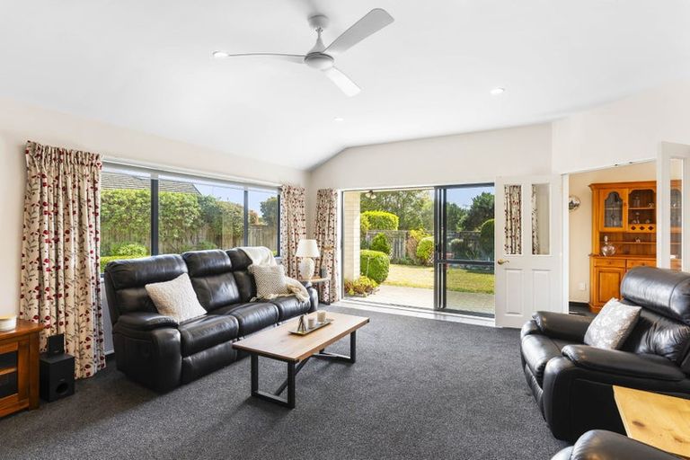 Photo of property in 52 Lorna Irene Drive, Raumati South, Paraparaumu, 5032