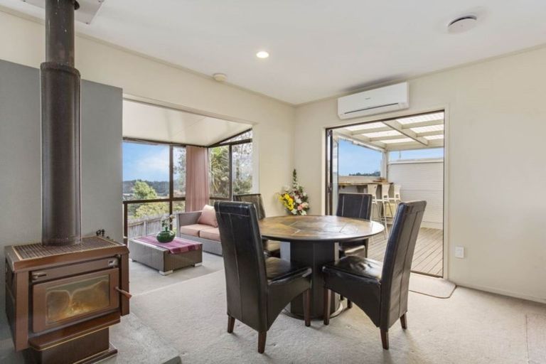 Photo of property in 8 Gillan Place, Bayview, Auckland, 0629