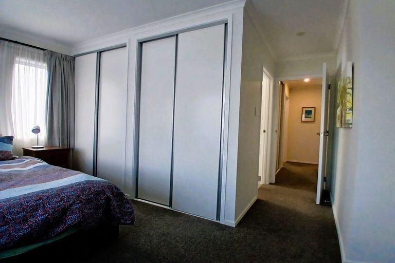 Photo of property in 3 Huataki Road, Northcote, Auckland, 0627