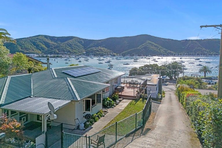 Photo of property in 374a Waikawa Road, Waikawa, Picton, 7220