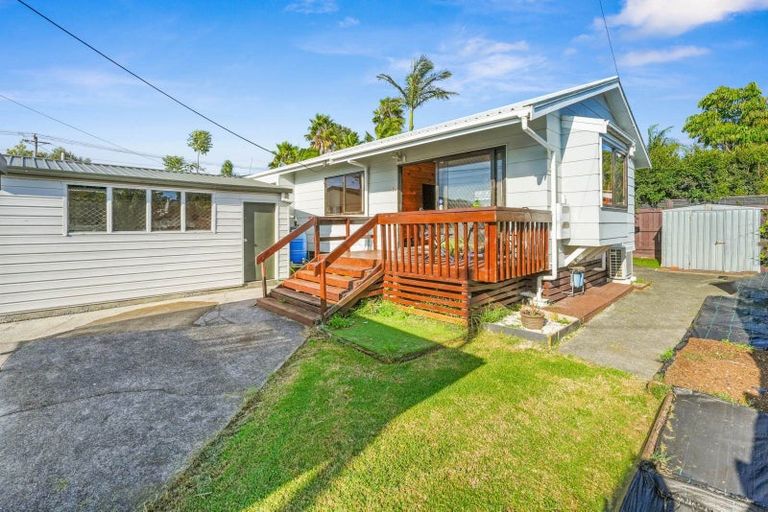 Photo of property in 13a Ward Crescent, Te Atatu Peninsula, Auckland, 0610