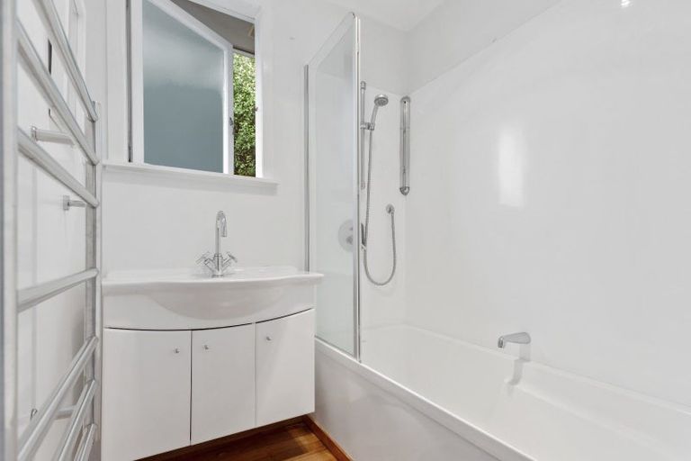 Photo of property in 18 O'halloran Road, Howick, Auckland, 2014