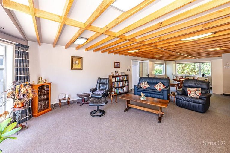 Photo of property in 2 Burtts Road, Durie Hill, Whanganui, 4500